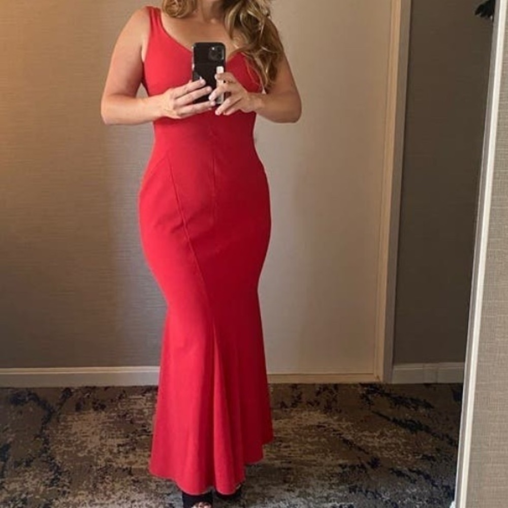 La Petite Robe di Chiara Boni
Red Whitney Gown - Picture 6 of 12